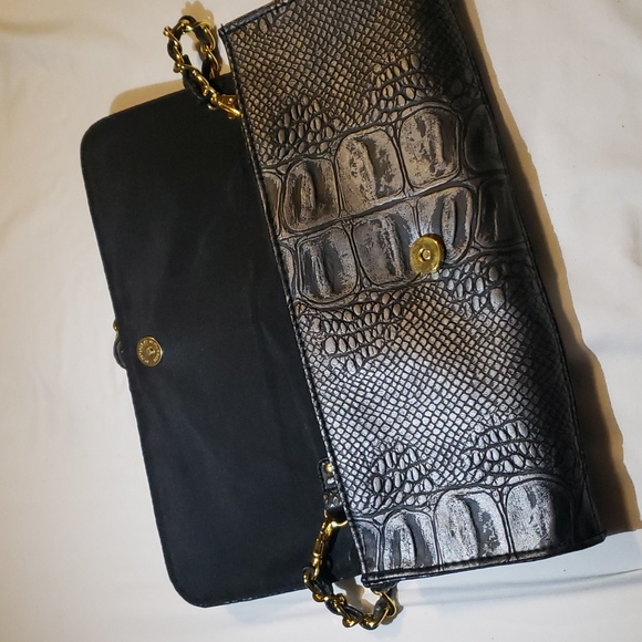 Black and Gold chain Clutch - Picture 3 of 5